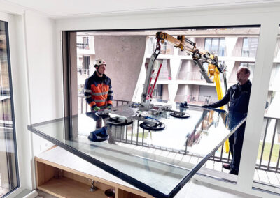Rota Bau und Service GmbH: Fenstereinbau mit Maschine