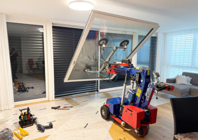 Rota Bau und Service GmbH: Fenstereinbau mit Maschine