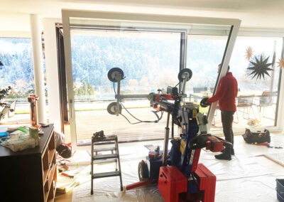 Rota Bau und Service GmbH: Fenstereinbau mit Maschine